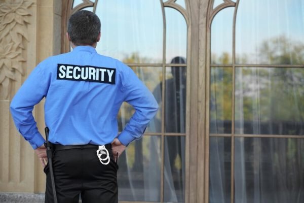 male-security-guard-protecting-house-outdoor_392895-205570
